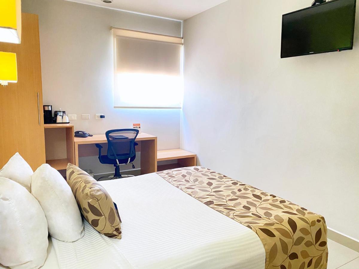 Sleep Inn Culiacan Bagian luar foto