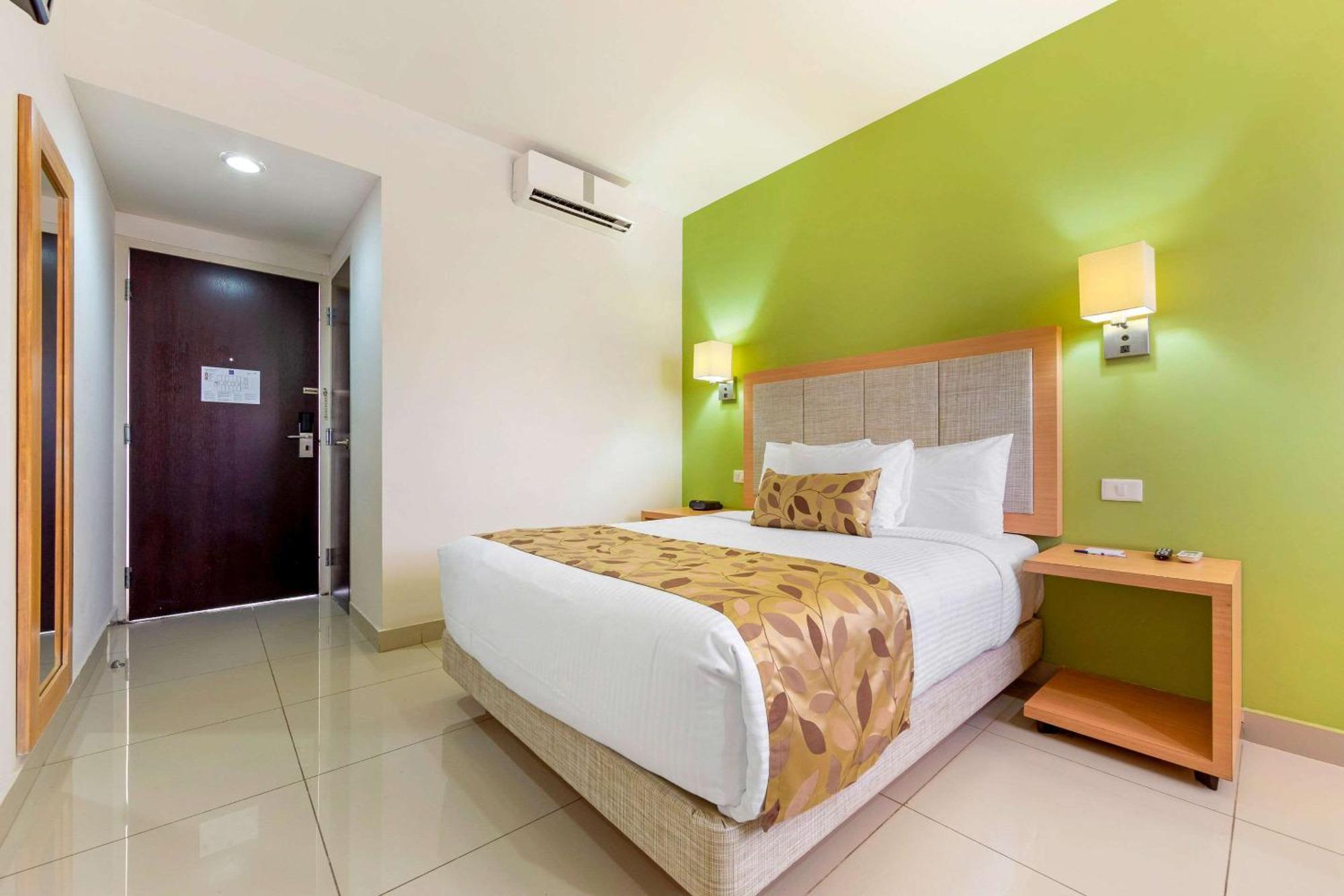 Sleep Inn Culiacan Bagian luar foto