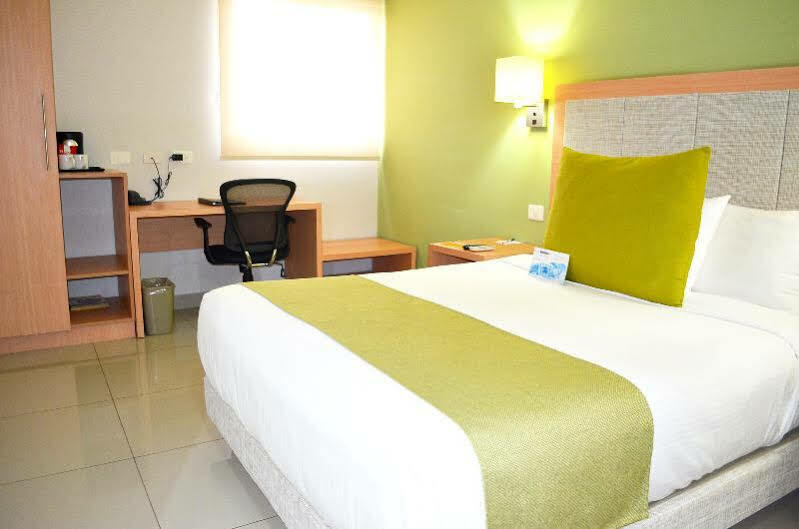 Sleep Inn Culiacan Bagian luar foto